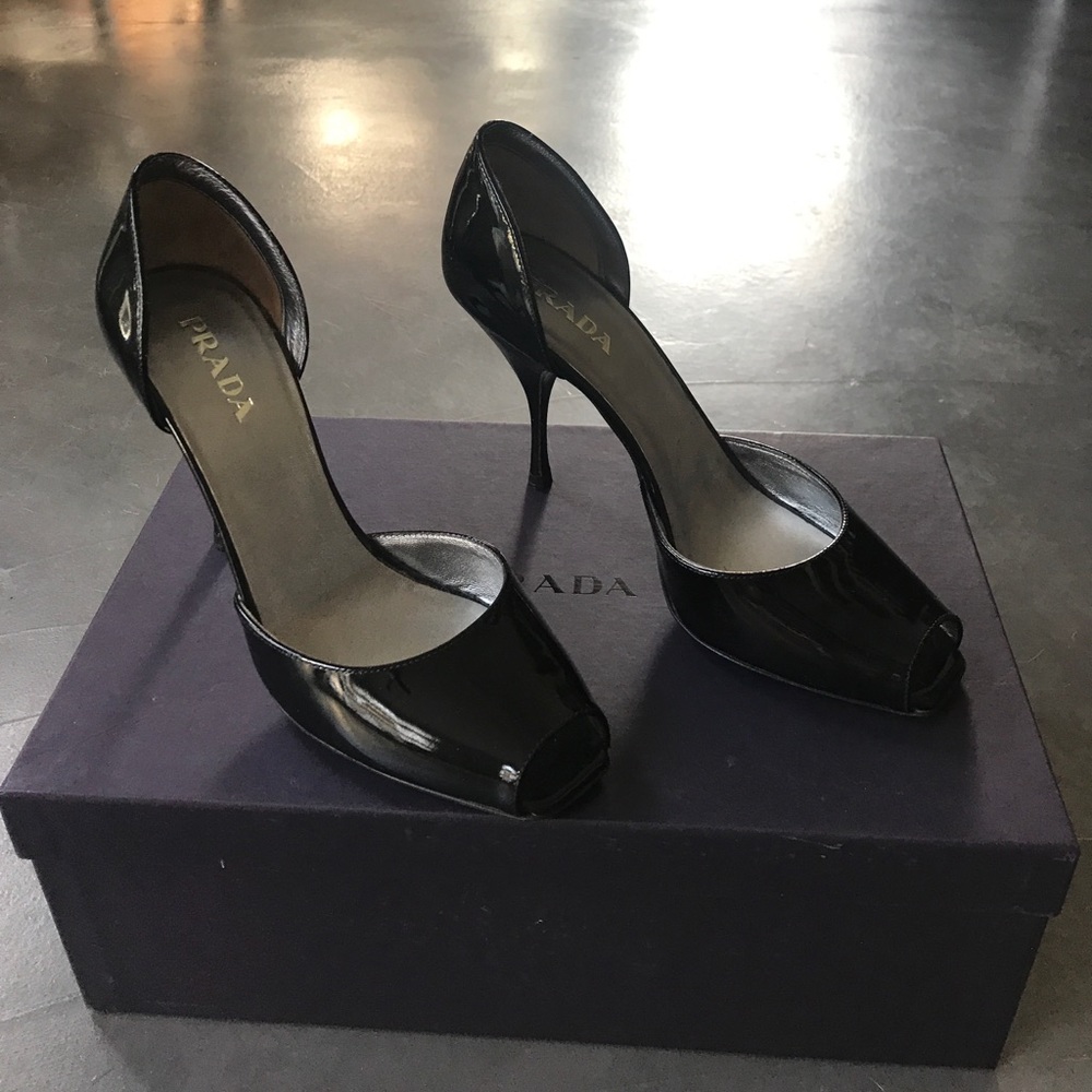 Prada Never Worn! Black patent Vernice Swing Nero